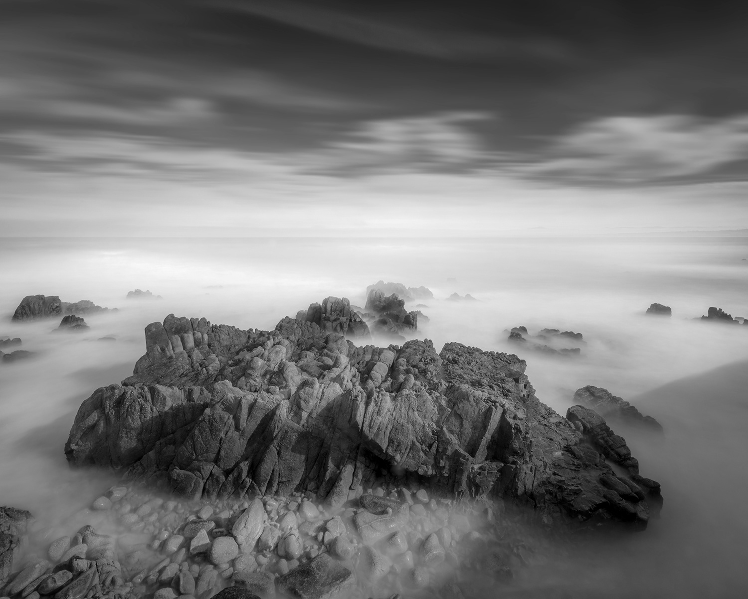 Liminality - des panoramas marins en noir et blanc et en longue exposition par Pygmalion Karatzas Liminality des panoramas marins en noir et blanc et en longue exposition par Pygmalion Karatzas 8 pacific grove monterey Liminality-des-panoramas-marins-en-noir-et-blanc-et-en-longue-exposition-par-Pygmalion-Karatzas-8-pacific-grove-monterey