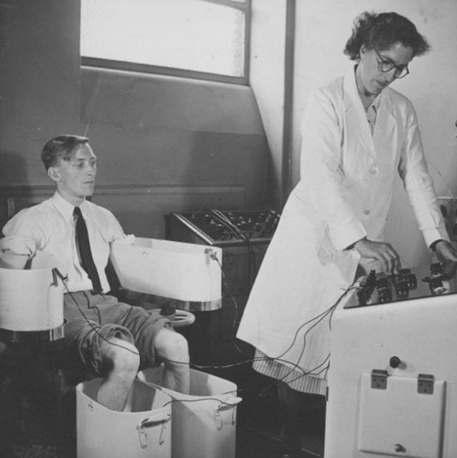 bain galvanique: le bain à 4 cellules du Dr Schnee bain galvanique le bain a 4 cellules du Dr Schnee 5 bain-galvanique-le-bain-a-4-cellules-du-Dr-Schnee-5