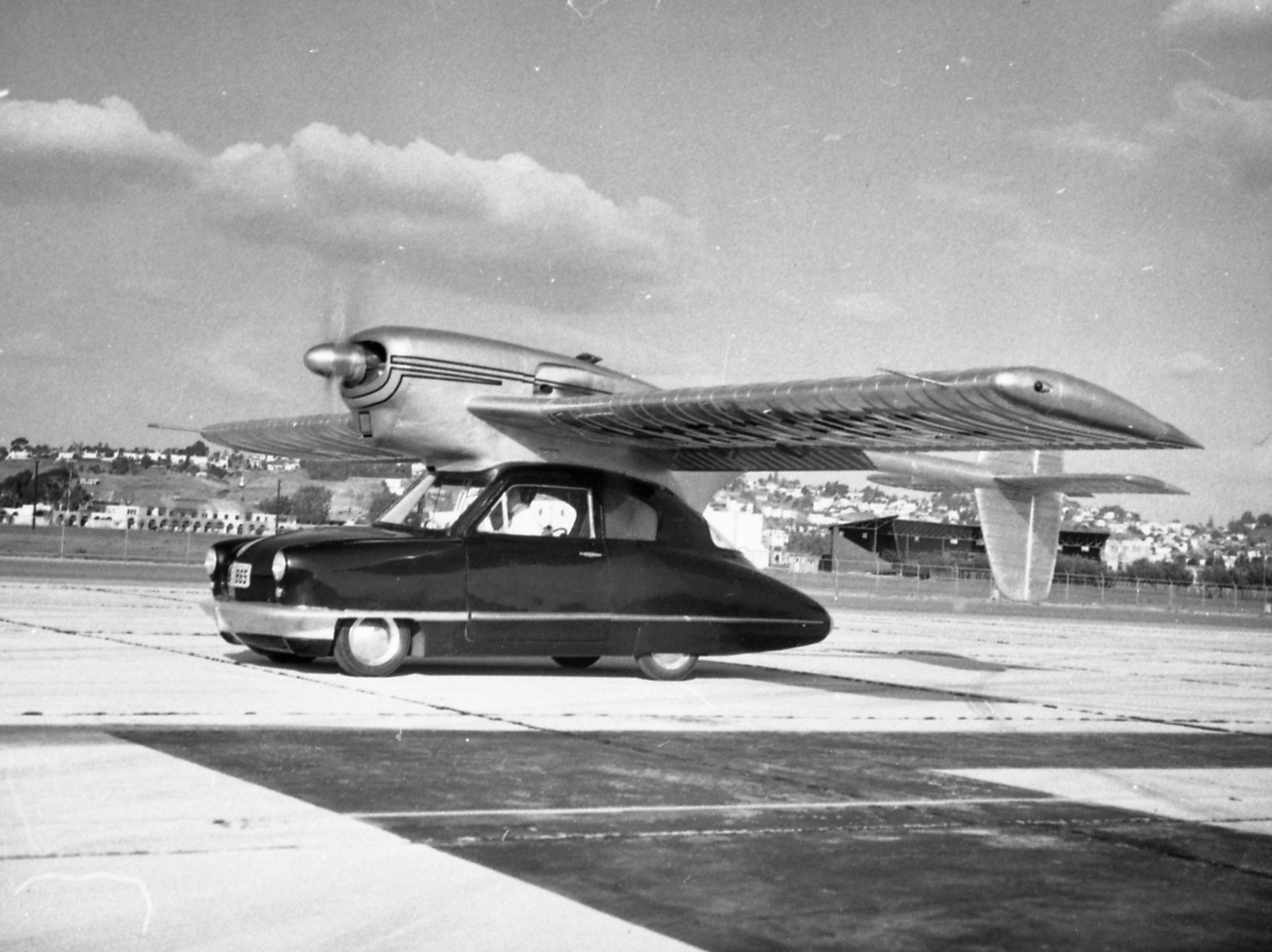 convair model 118 aerodrome san diego Convair Model 118 photographiée au sol le 26 janvier 1948 durant la dernière période d'essais du programme ConvairCar