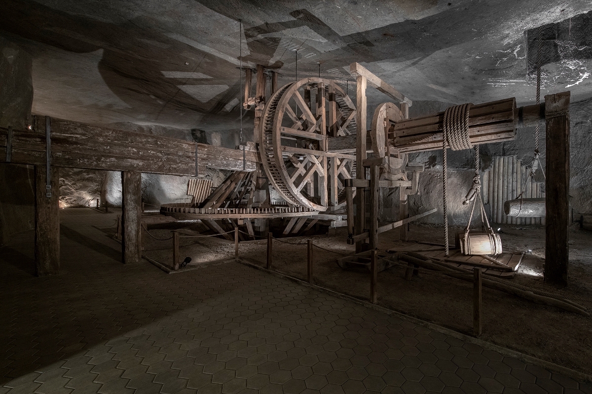 wieliczka treuil chevaux Ancien treuil minier actionné par des chevaux dans la mine de sel de Wieliczka