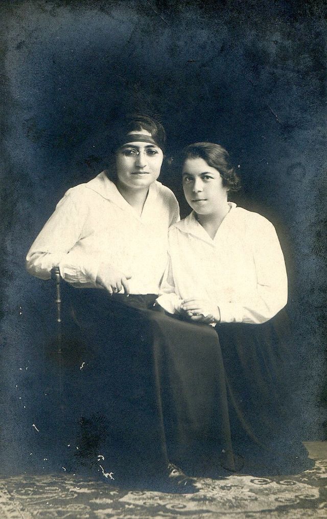 35 portraits de jeunes femmes turques dans les années 1910 à 1930 35 portraits de jeunes femmes turques dans les annees 1910 a 1930 21 35-portraits-de-jeunes-femmes-turques-dans-les-annees-1910-a-1930-21