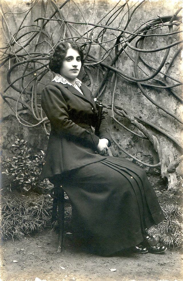 35 portraits de jeunes femmes turques dans les années 1910 à 1930 35 portraits de jeunes femmes turques dans les annees 1910 a 1930 23 35-portraits-de-jeunes-femmes-turques-dans-les-annees-1910-a-1930-23