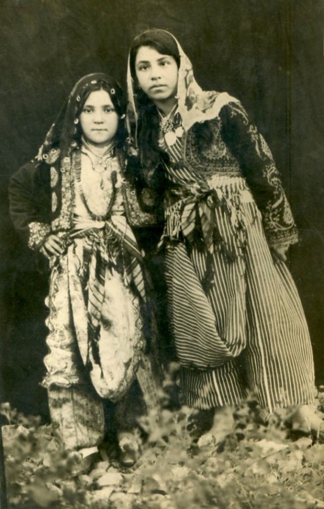 35 portraits de jeunes femmes turques dans les années 1910 à 1930 35 portraits de jeunes femmes turques dans les annees 1910 a 1930 5 35-portraits-de-jeunes-femmes-turques-dans-les-annees-1910-a-1930-5