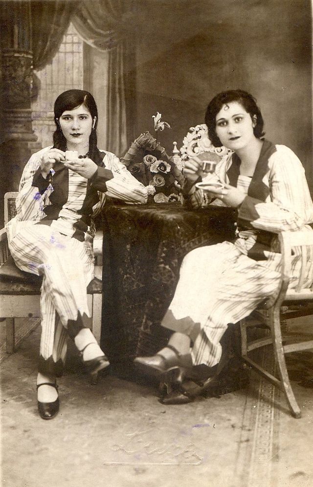 35 portraits de jeunes femmes turques dans les années 1910 à 1930 35 portraits de jeunes femmes turques dans les annees 1910 a 1930 7 35-portraits-de-jeunes-femmes-turques-dans-les-annees-1910-a-1930-7