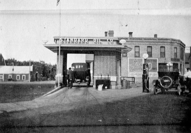 La standard oil de Detroit Lakes, la plus petite station essence du monde La standard oil de Detroit Lakes la plus petite station essence du monde 3 La-standard-oil-de-Detroit-Lakes-la-plus-petite-station-essence-du-monde-3