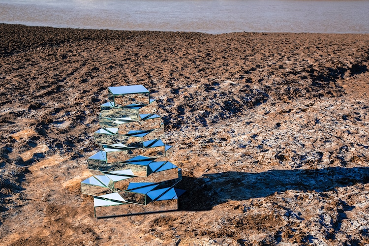 Les installations de miroirs de Shirin Abedinirad Les installations de miroirs de Shirin Abedinirad 3 babel Les-installations-de-miroirs-de-Shirin-Abedinirad-3-babel