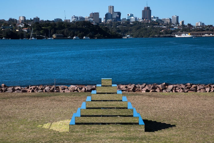 Les installations de miroirs de Shirin Abedinirad Les installations de miroirs de Shirin Abedinirad 7 ziggourat Les-installations-de-miroirs-de-Shirin-Abedinirad-7-ziggourat