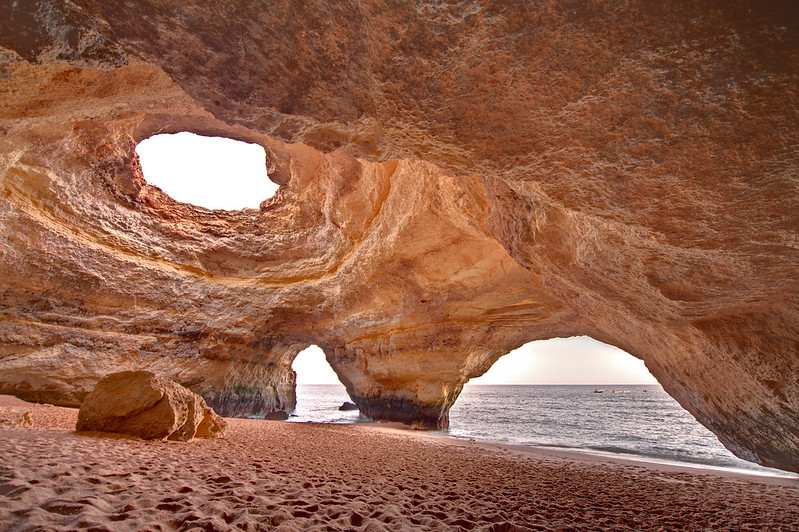 l'algar de Benagil ou grotte de Benagil, emblême de l'Algarve du Portugal l algar de Benagil ou grotte de Benagil embleme de l Algarve du Portugal 5 l-algar-de-Benagil-ou-grotte-de-Benagil-embleme-de-l-Algarve-du-Portugal-5