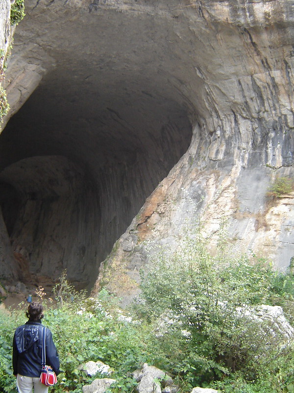 Les yeux de dieu de la grotte de Prohodna en Bulgarie Les yeux de dieu de la grotte de Prohodna en Bulgarie 5 Les-yeux-de-dieu-de-la-grotte-de-Prohodna-en-Bulgarie-5