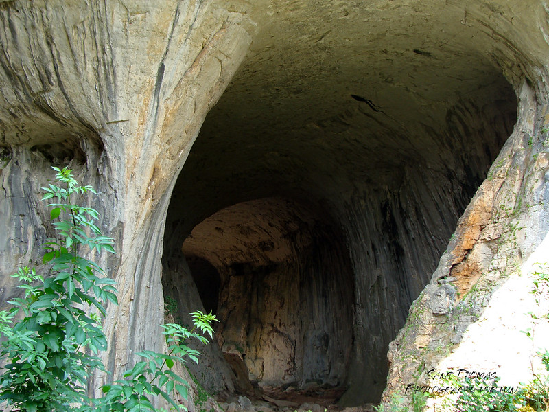 Les yeux de dieu de la grotte de Prohodna en Bulgarie Les yeux de dieu de la grotte de Prohodna en Bulgarie 6 Les-yeux-de-dieu-de-la-grotte-de-Prohodna-en-Bulgarie-6