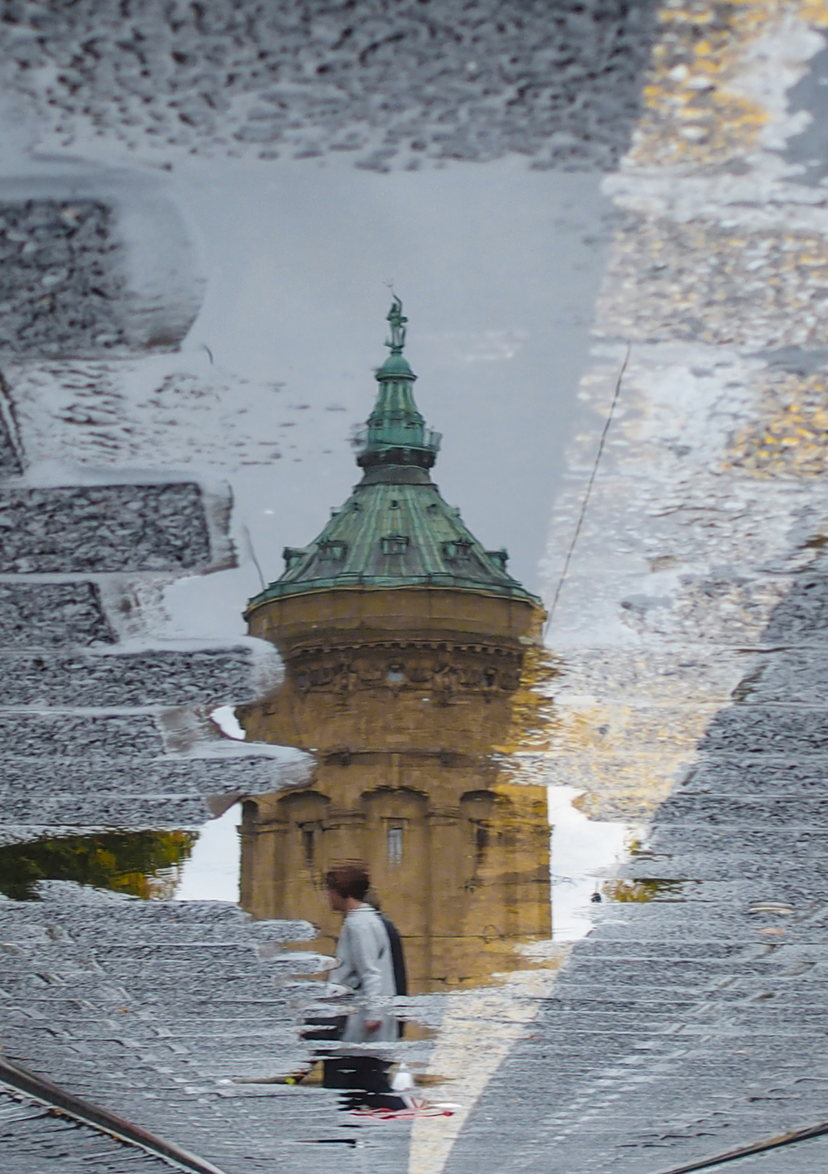 Parallel Worlds - le monde dans des reflets de flaque par Skander Khlif Parallel Worlds le monde dans des reflets de flaque par Skander Khlif 13 Parallel-Worlds-le-monde-dans-des-reflets-de-flaque-par-Skander-Khlif