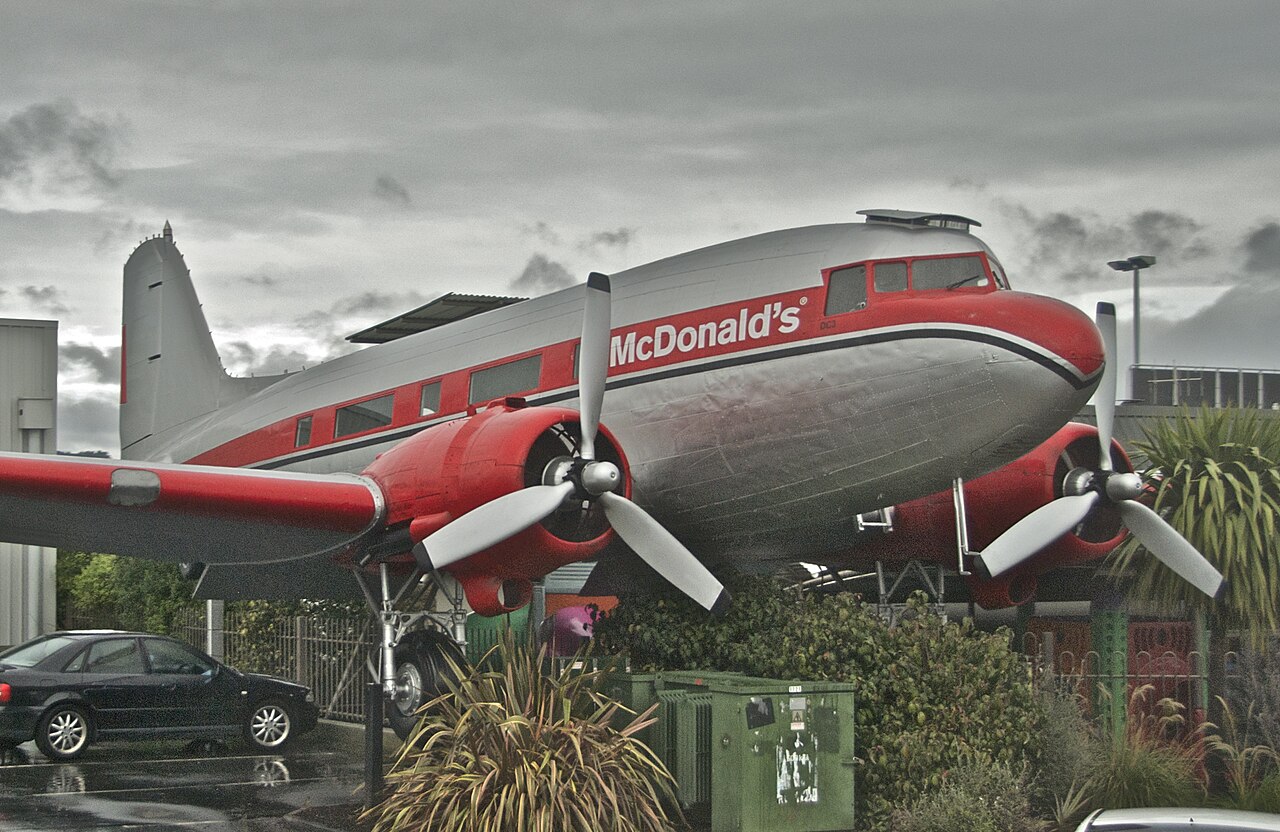 Un Mc Donald's dans un avion à Taupo en Nouvelle Zélande Un Mc Donald s dans un avion a Taupo en Nouvelle Zelande 2 1 Un-Mc-Donald-s-dans-un-avion-a-Taupo-en-Nouvelle-Zelande-2