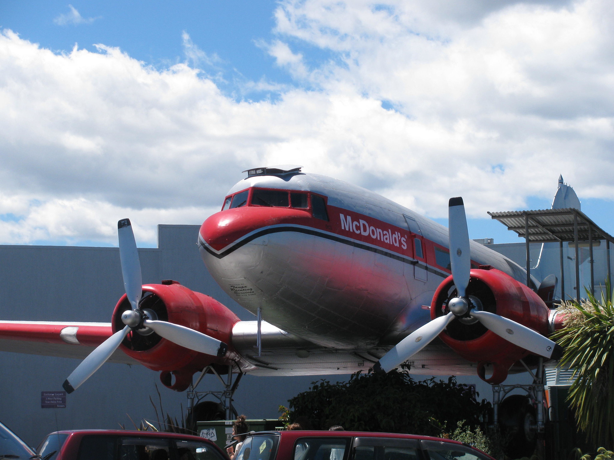 Un Mc Donald's dans un avion à Taupo en Nouvelle Zélande Un Mc Donald s dans un avion a Taupo en Nouvelle Zelande 5 Un-Mc-Donald-s-dans-un-avion-a-Taupo-en-Nouvelle-Zelande-5