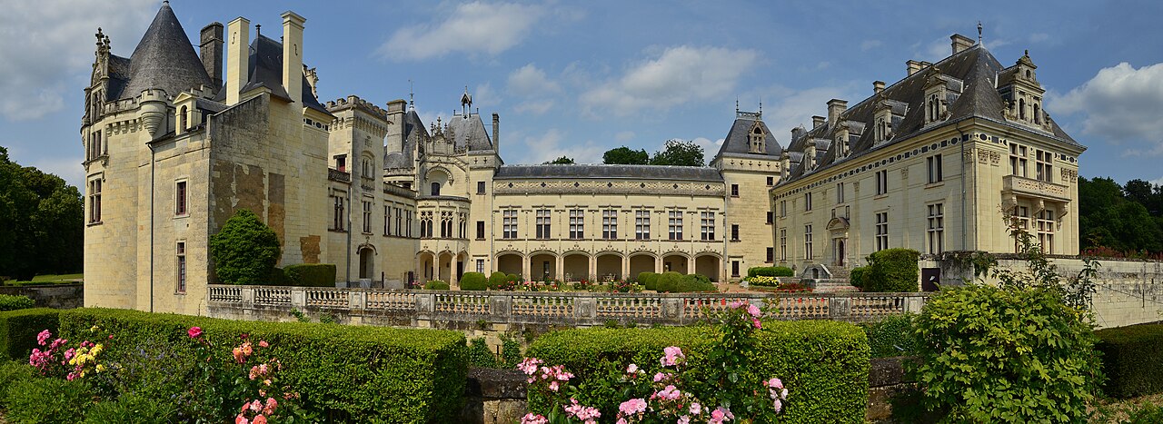 Château de Brézé en Maine-et-Loire au-dessus de ses souterrains Château de Brézé en Maine-et-Loire au-dessus de ses souterrains