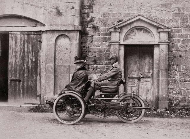 Une des premières tricar à Galway en Irlande en 1898 une des premieres tricar a Galway en Irlande en 1898 1 une-des-premieres-tricar-a-Galway-en-Irlande-en-1898-1