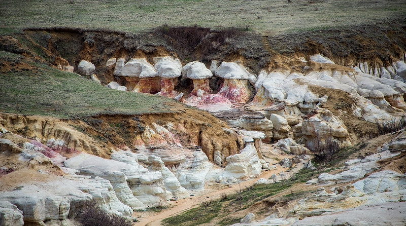 Les étonnantes couleurs des rochers de Paint Mines Interpretive Park Les etonnantes couleurs des rochers de Paint Mines Interpretive Park 2 Les-etonnantes-couleurs-des-rochers-de-Paint-Mines-Interpretive-Park-2