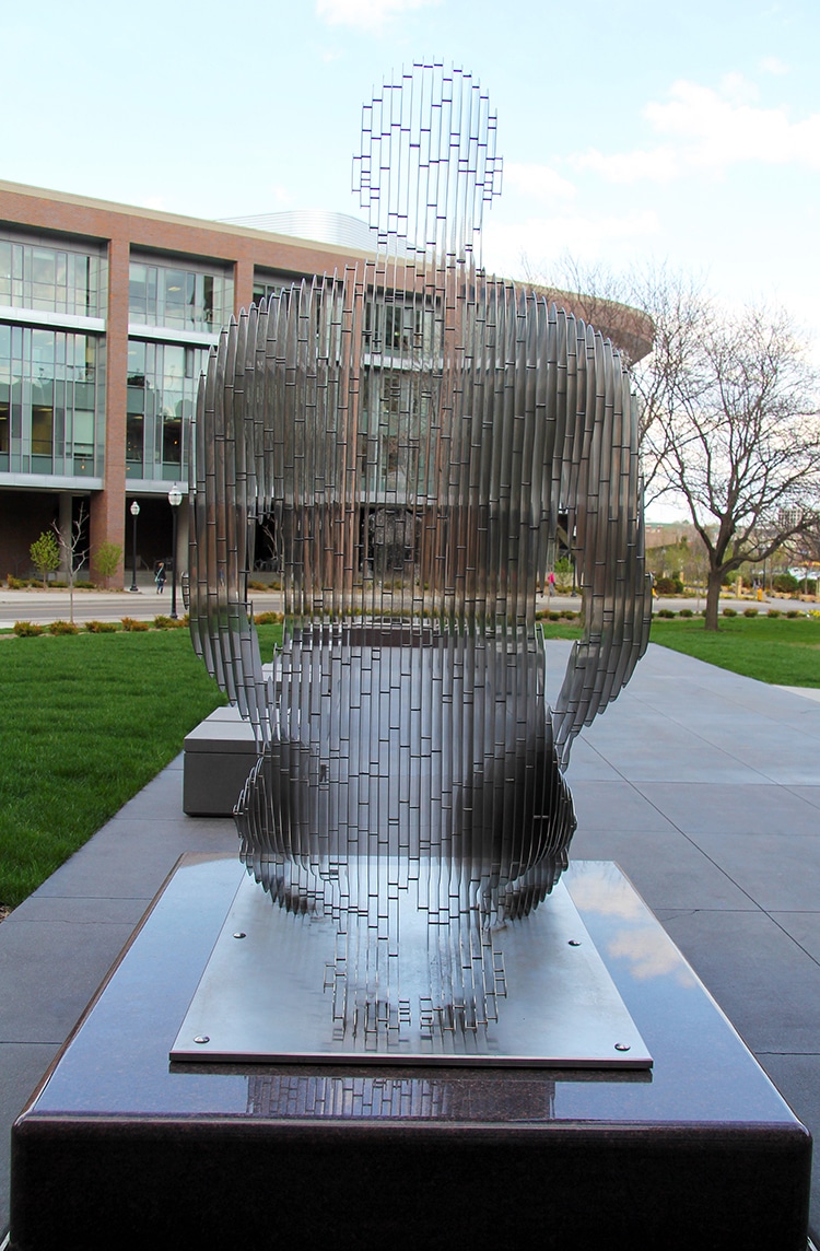 Les statues quantiques qui disparaissent selon l'angle de vue de Julian Voss-Andreae Les statues quantiques qui disparaissent selon l angle de vue de Julian Voss Andreae 10 Les-statues-quantiques-qui-disparaissent-selon-l-angle-de-vue-de-Julian-Voss-Andreae-10