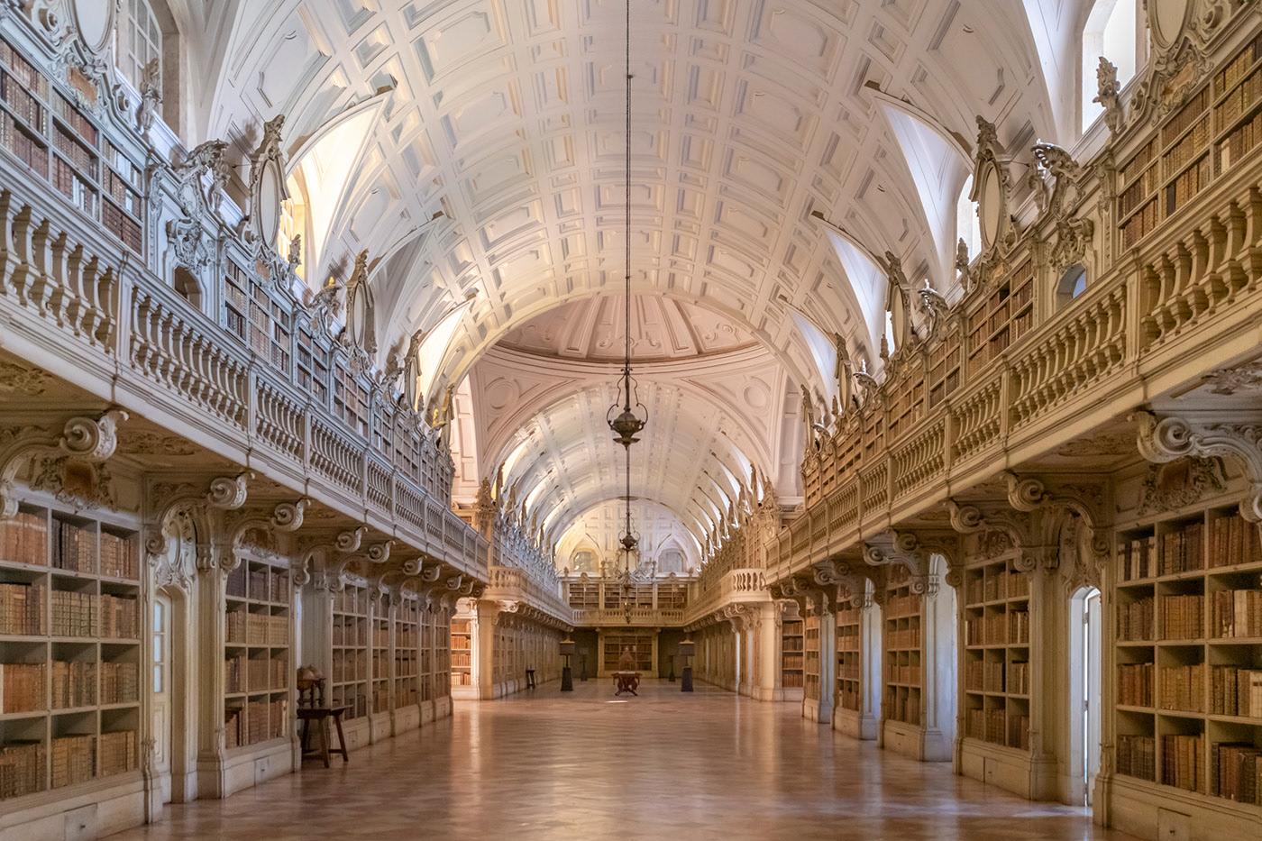 Libraries from Around the World - la splendeur des bibliothèques de par le monde par Richard Silver Libraries from Around the World la splendeur des bibliotheques de par le monde par Richard Silver 14 mafra Libraries-from-Around-the-World-la-splendeur-des-bibliotheques-de-par-le-monde-par-Richard-Silver-14-mafra