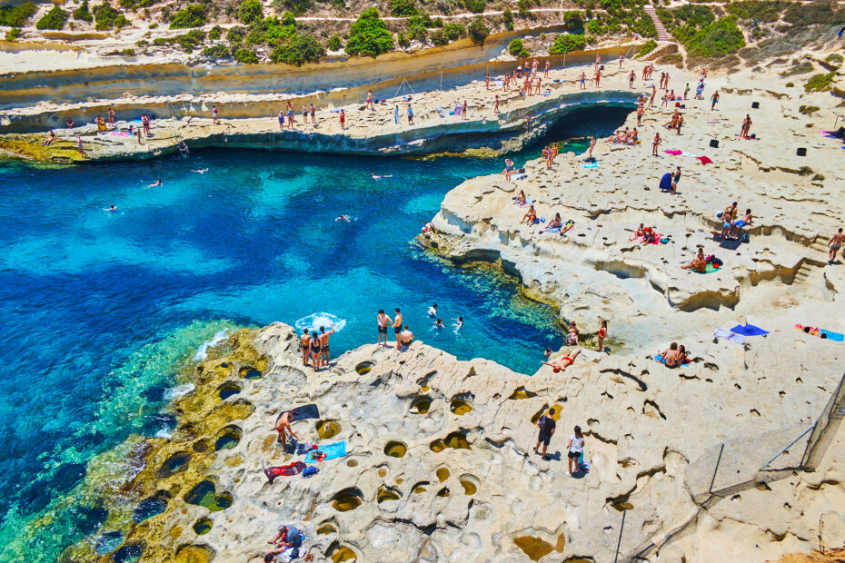 St Peter’s Pool à Malte, la piscine naturelle rocheuse près de Marsaxlokk la delicieuse piscine naturelle de st peter pool de malte la delicieuse piscine naturelle de st peter pool de malte