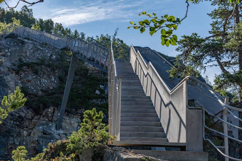 Vøringsfossen en Norvège : la spectaculaire passerelle-escalier au-dessus de la cascade un monumental pont en escalier au dessus de la cascade de voringsfossen video 4 un-monumental-pont-en-escalier-au-dessus-de-la-cascade-de-voringsfossen-video-4