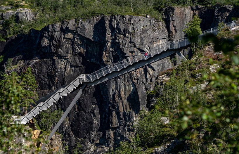 Vøringsfossen en Norvège : la spectaculaire passerelle-escalier au-dessus de la cascade un monumental pont en escalier au dessus de la cascade de voringsfossen video 7 un-monumental-pont-en-escalier-au-dessus-de-la-cascade-de-voringsfossen-video-7