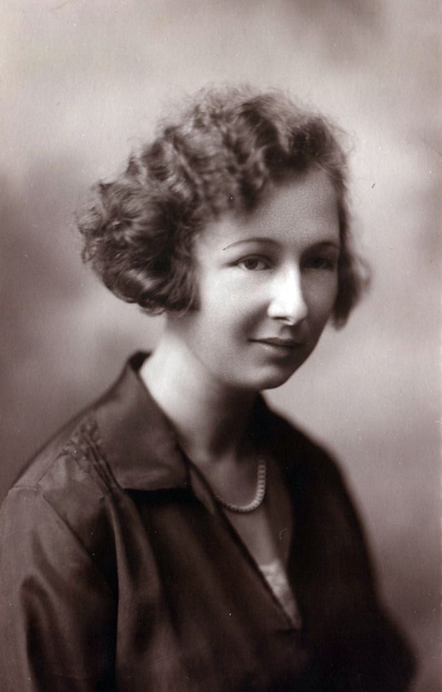 Le Marcelling - les coiffures marcellées aux ondes Marcel des années 1920 Le Marcelling les coiffures marcellees aux ondes Marcel des annees 1920 12 Le-Marcelling-les-coiffures-marcellees-aux-ondes-Marcel-des-annees-1920-12