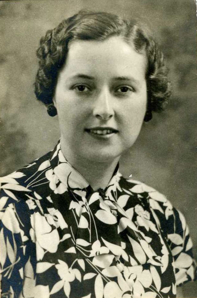 Le Marcelling - les coiffures marcellées aux ondes Marcel des années 1920 Le Marcelling les coiffures marcellees aux ondes Marcel des annees 1920 13 Le-Marcelling-les-coiffures-marcellees-aux-ondes-Marcel-des-annees-1920-13