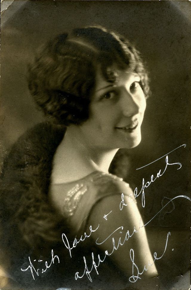 Le Marcelling - les coiffures marcellées aux ondes Marcel des années 1920 Le Marcelling les coiffures marcellees aux ondes Marcel des annees 1920 26 Le-Marcelling-les-coiffures-marcellees-aux-ondes-Marcel-des-annees-1920-26