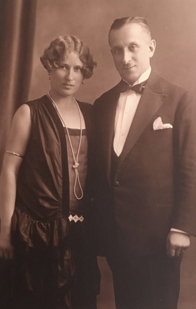 Le Marcelling - les coiffures marcellées aux ondes Marcel des années 1920 Le Marcelling les coiffures marcellees aux ondes Marcel des annees 1920 30 Le-Marcelling-les-coiffures-marcellees-aux-ondes-Marcel-des-annees-1920-30