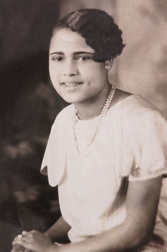 Le Marcelling - les coiffures marcellées aux ondes Marcel des années 1920 Le Marcelling les coiffures marcellees aux ondes Marcel des annees 1920 31 Le-Marcelling-les-coiffures-marcellees-aux-ondes-Marcel-des-annees-1920-31