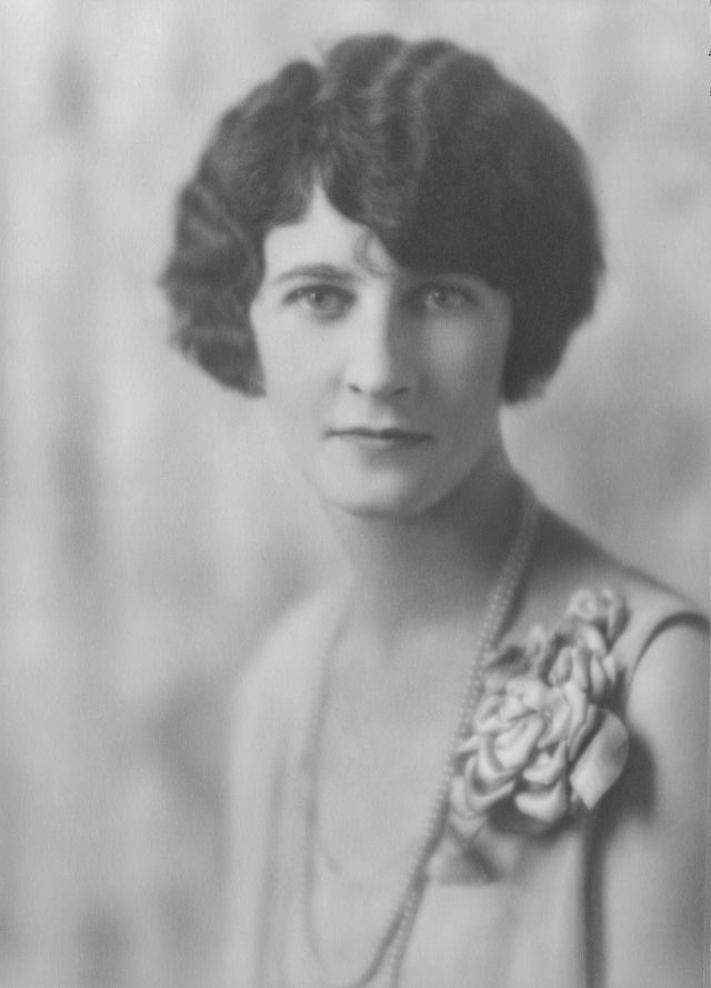 Le Marcelling - les coiffures marcellées aux ondes Marcel des années 1920 Le Marcelling les coiffures marcellees aux ondes Marcel des annees 1920 32 Le-Marcelling-les-coiffures-marcellees-aux-ondes-Marcel-des-annees-1920-32