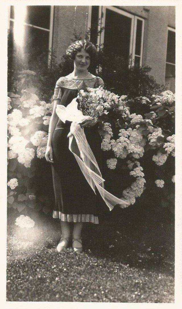 Le Marcelling - les coiffures marcellées aux ondes Marcel des années 1920 Le Marcelling les coiffures marcellees aux ondes Marcel des annees 1920 33 Le-Marcelling-les-coiffures-marcellees-aux-ondes-Marcel-des-annees-1920-33