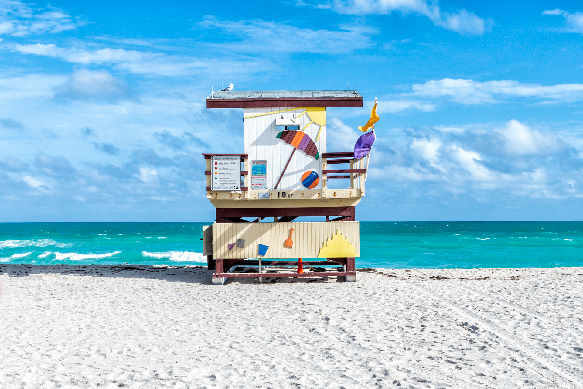 Les cabanes de sauveteurs de South Beach par Richard Silver Les cabanes de sauveteurs de South Beach par Richard Silver 10 Les-cabanes-de-sauveteurs-de-South-Beach-par-Richard-Silver-10