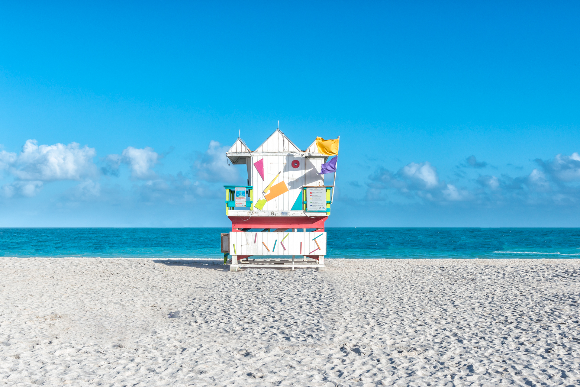 Les cabanes de sauveteurs de South Beach par Richard Silver Les cabanes de sauveteurs de South Beach par Richard Silver 3 Les-cabanes-de-sauveteurs-de-South-Beach-par-Richard-Silver-3