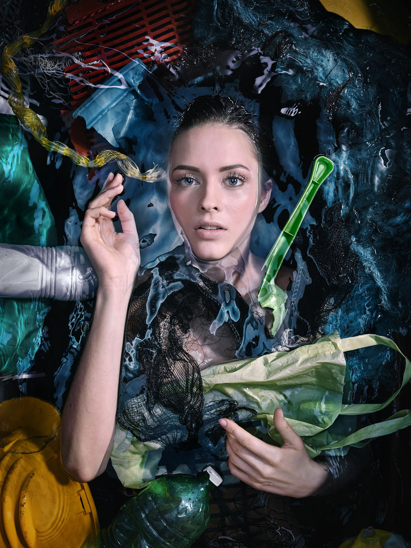 Plastic ocean - des portraits de visages dans l'eau entourés de déchets plastiques par Staudinger + Franke Plastic ocean des portraits de visages dans l eau entoures de dechets plastiques par Staudinger Franke 6 Plastic-ocean-des-portraits-de-visages-dans-l-eau-entoures-de-dechets-plastiques-par-Staudinger-Franke-6