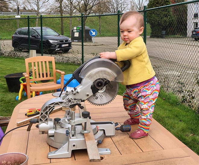 Quand un papa photoshop bébé dans des situations dangereuses Quand un papa photoshop bebe dans des situations dangereuses 13 Quand-un-papa-photoshop-bebe-dans-des-situations-dangereuses-13