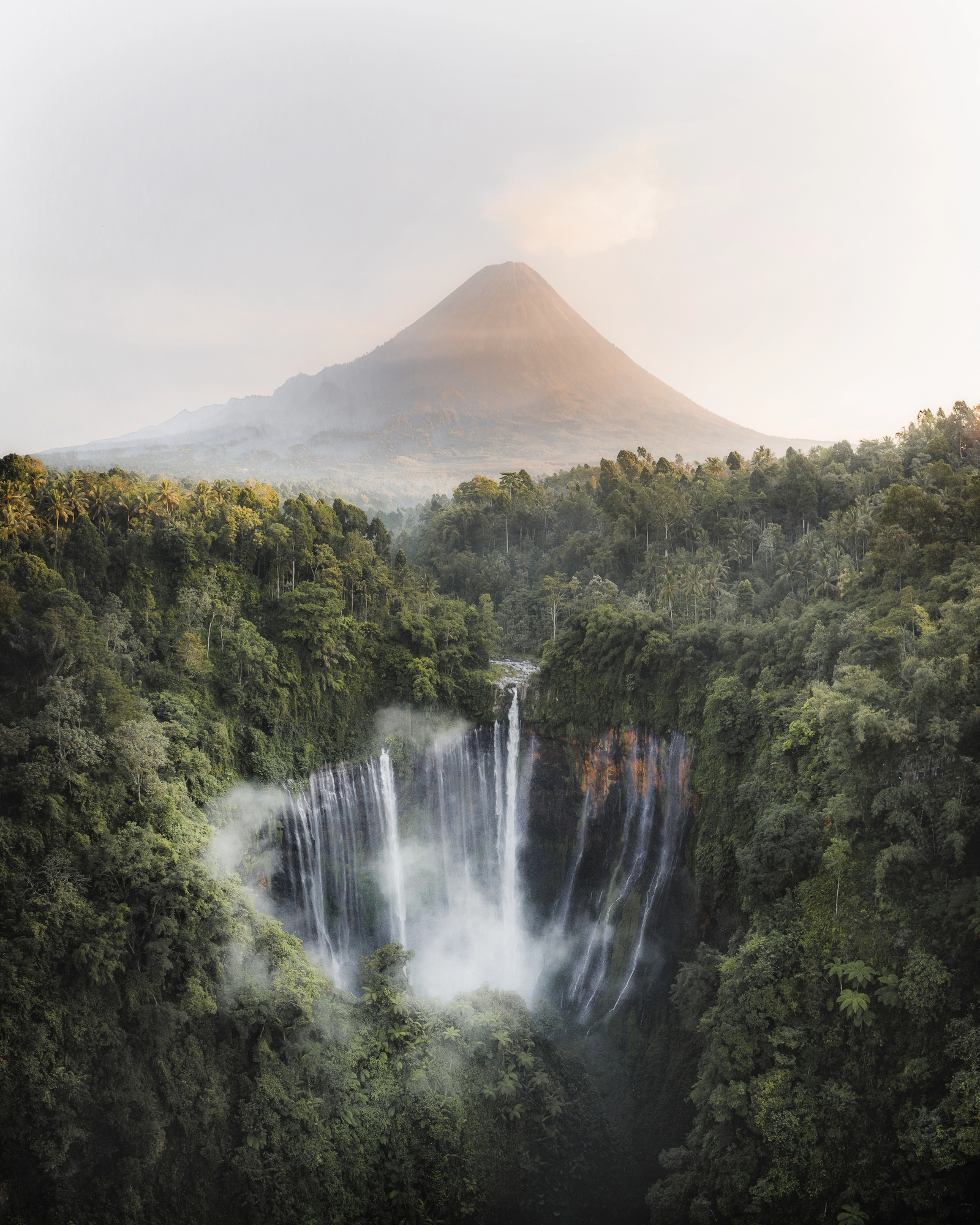 Tumpak Sewu coban sewu cascade indonesie 1 Cascade de Tumpak Sewu à Java en Indonésie