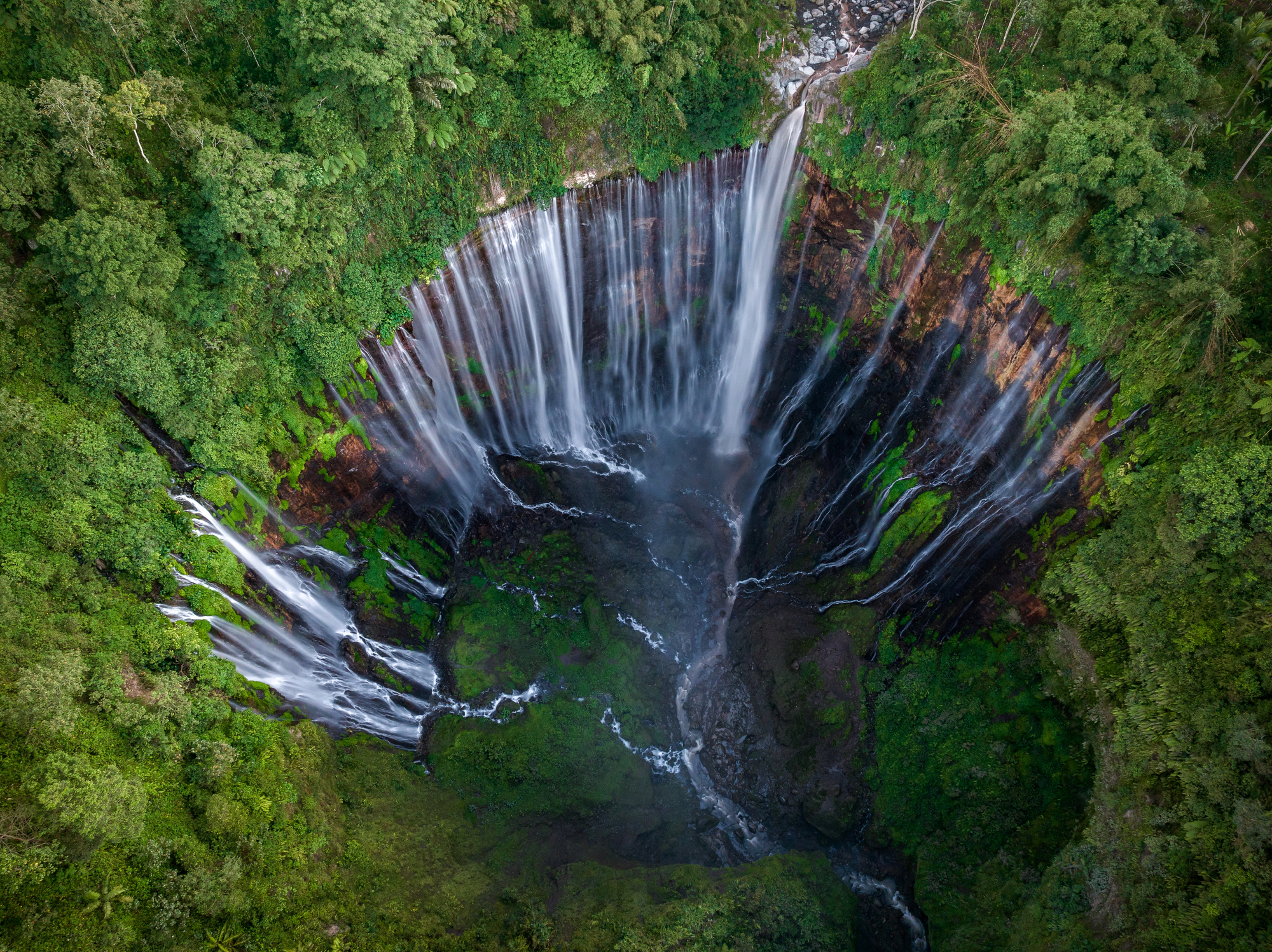 Tumpak Sewu coban sewu cascade indonesie 2 Coban Sewu cascade en rideau à Java oriental