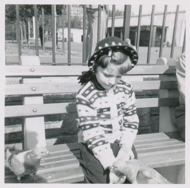 26 délicieux clichés vintage de l'amitié entre des enfants et des animaux 26 delicieux cliches vintage de l amitie entre des enfants et des animaux 19 pigeon 26-delicieux-cliches-vintage-de-l-amitie-entre-des-enfants-et-des-animaux-19-pigeon