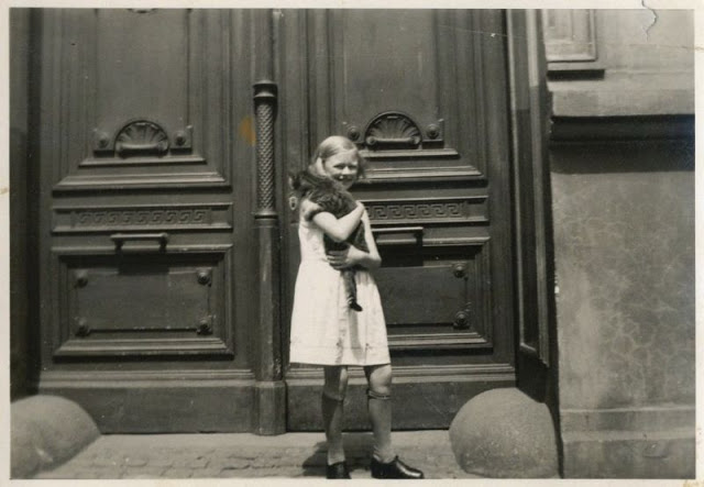 26 délicieux clichés vintage de l'amitié entre des enfants et des animaux 26 delicieux cliches vintage de l amitie entre des enfants et des animaux 26 chat 26-delicieux-cliches-vintage-de-l-amitie-entre-des-enfants-et-des-animaux-26-chat