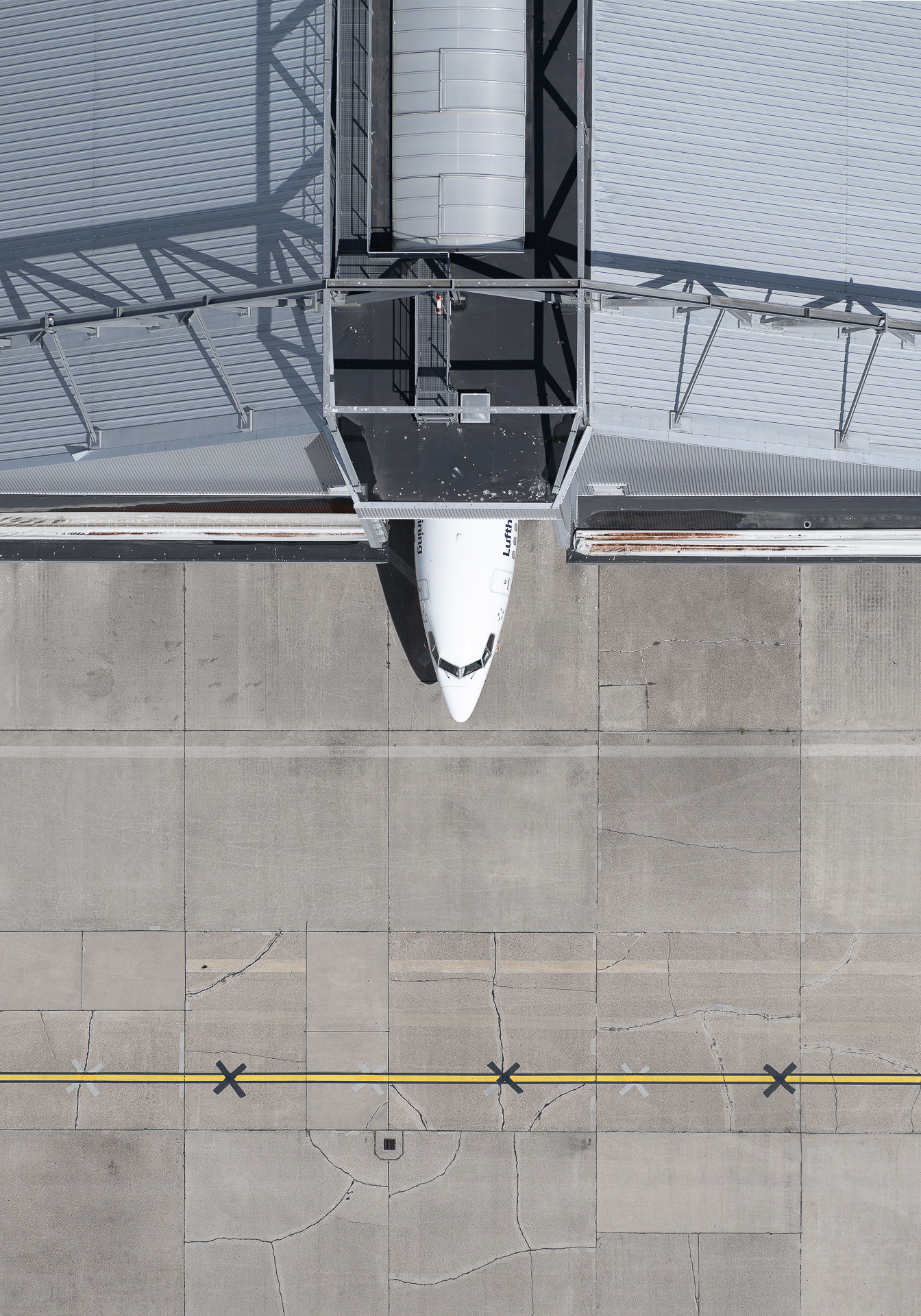 Airports - les magnifiques agencements géométriques des aéroports vus du ciel par Tom Hegen Airports les magnifiques agencements geometriques des aeroports vus du ciel par Tom Hegen 2 Airports-les-magnifiques-agencements-geometriques-des-aeroports-vus-du-ciel-par-Tom-Hegen-2