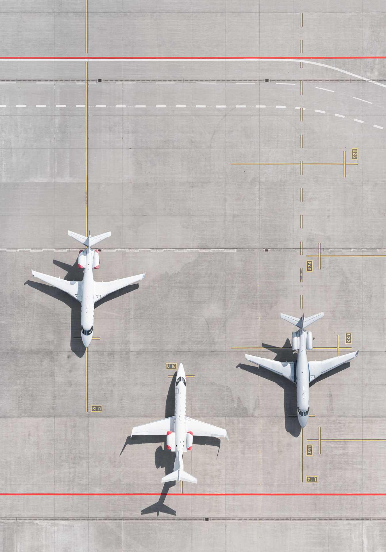 Airports - les magnifiques agencements géométriques des aéroports vus du ciel par Tom Hegen Airports les magnifiques agencements geometriques des aeroports vus du ciel par Tom Hegen 21 Airports-les-magnifiques-agencements-geometriques-des-aeroports-vus-du-ciel-par-Tom-Hegen-21