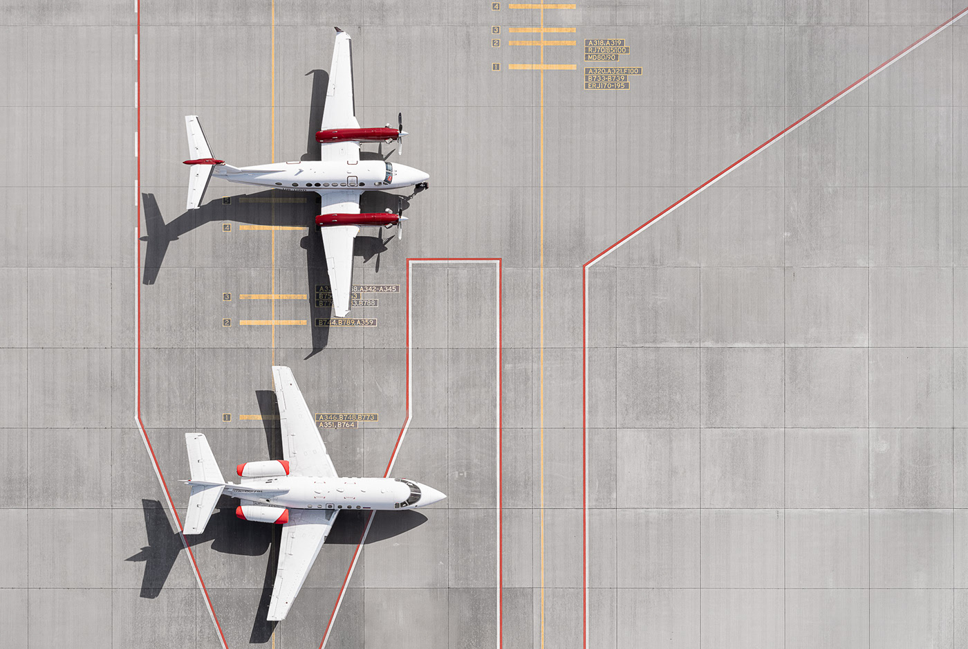 Airports - les magnifiques agencements géométriques des aéroports vus du ciel par Tom Hegen Airports les magnifiques agencements geometriques des aeroports vus du ciel par Tom Hegen 3 Airports-les-magnifiques-agencements-geometriques-des-aeroports-vus-du-ciel-par-Tom-Hegen-3