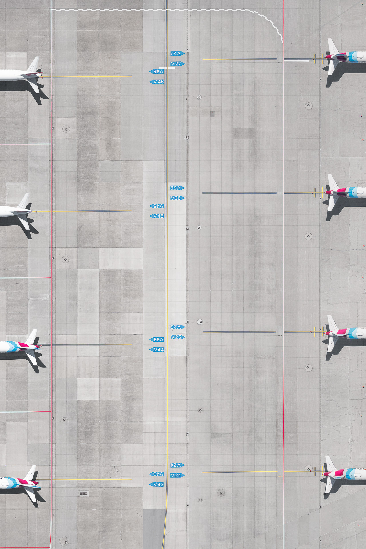 Airports - les magnifiques agencements géométriques des aéroports vus du ciel par Tom Hegen Airports les magnifiques agencements geometriques des aeroports vus du ciel par Tom Hegen 4 Airports-les-magnifiques-agencements-geometriques-des-aeroports-vus-du-ciel-par-Tom-Hegen-4
