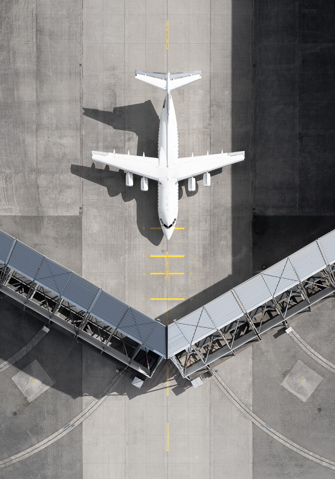 Airports - les magnifiques agencements géométriques des aéroports vus du ciel par Tom Hegen Airports les magnifiques agencements geometriques des aeroports vus du ciel par Tom Hegen 5 Airports-les-magnifiques-agencements-geometriques-des-aeroports-vus-du-ciel-par-Tom-Hegen-5