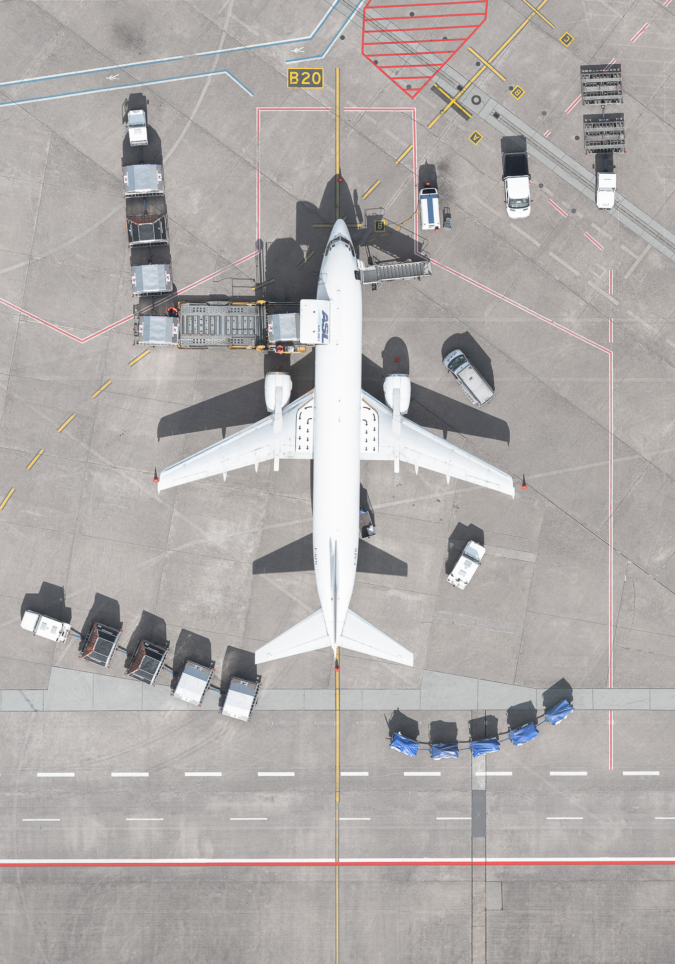 Airports - les magnifiques agencements géométriques des aéroports vus du ciel par Tom Hegen Airports les magnifiques agencements geometriques des aeroports vus du ciel par Tom Hegen 8 Airports-les-magnifiques-agencements-geometriques-des-aeroports-vus-du-ciel-par-Tom-Hegen-8