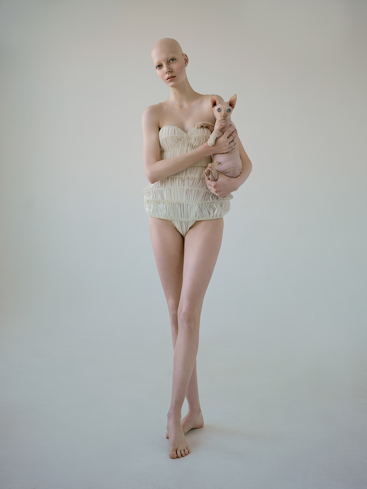 Cat Grace - la grâce du chat sphynx et de Yana Dobroliubova par Kristina Varaksina Cat Grace la grace du chat sphynx et de Yana Dobroliubova par Kristina Varaksina 5 Cat-Grace-la-grace-du-chat-sphynx-et-de-Yana-Dobroliubova-par-Kristina-Varaksina-5