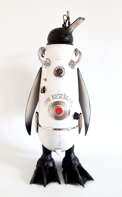 Les sculptures steampunk en objets recyclés de Arturas Tamasauskas De nouvelles sculptures steampunk en objets recycles par Arturas Tamasauskas 2 pingouin De- nouvelles-sculptures-steampunk-en-objets-recycles-par-Arturas-Tamasauskas-2-pingouin