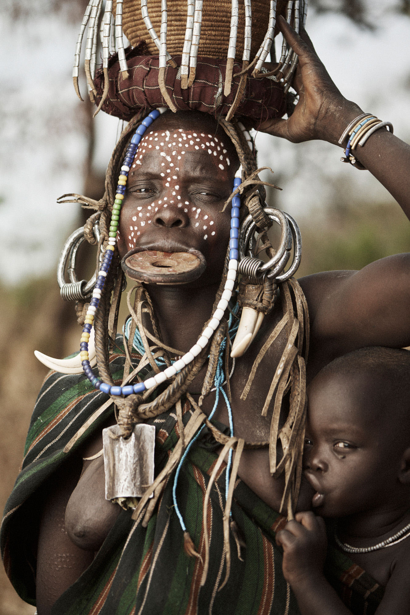 Des portraits de membres de la tribu mursi par Adam Kozioł Des portraits de membres de la tribu mursi vallee omo ethiopie par Adam Koziol 15 Des-portraits-de-membres-de-la-tribu-mursi-vallee-omo-ethiopie-par-Adam-Koziol-15