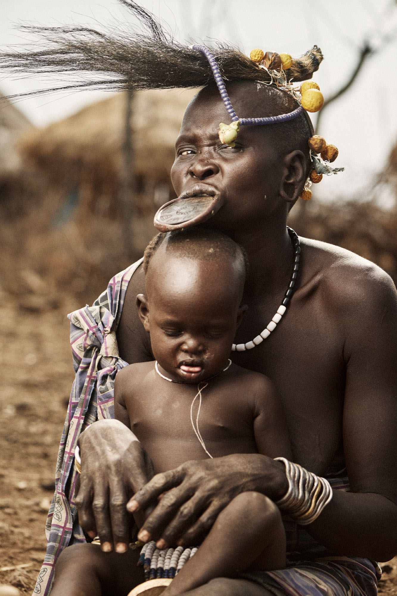 Des portraits de membres de la tribu mursi par Adam Kozioł Des portraits de membres de la tribu mursi vallee omo ethiopie par Adam Koziol 21 Des-portraits-de-membres-de-la-tribu-mursi-vallee-omo-ethiopie-par-Adam-Koziol-21